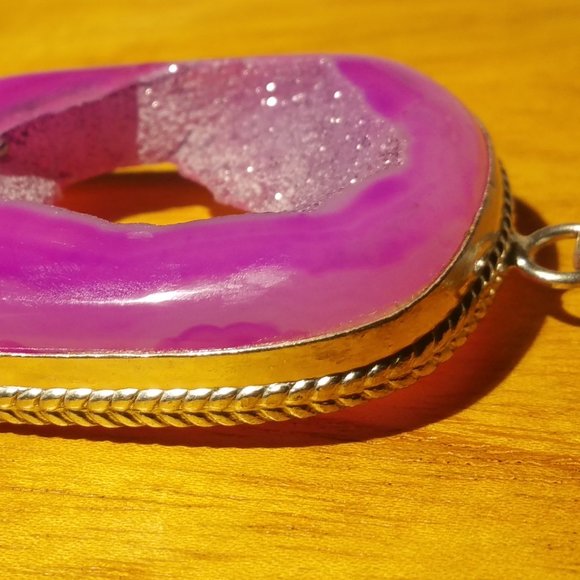 NATURAL HOLE DRUZY WITH CRYSTAL FORMATION - Picture 3 of 12